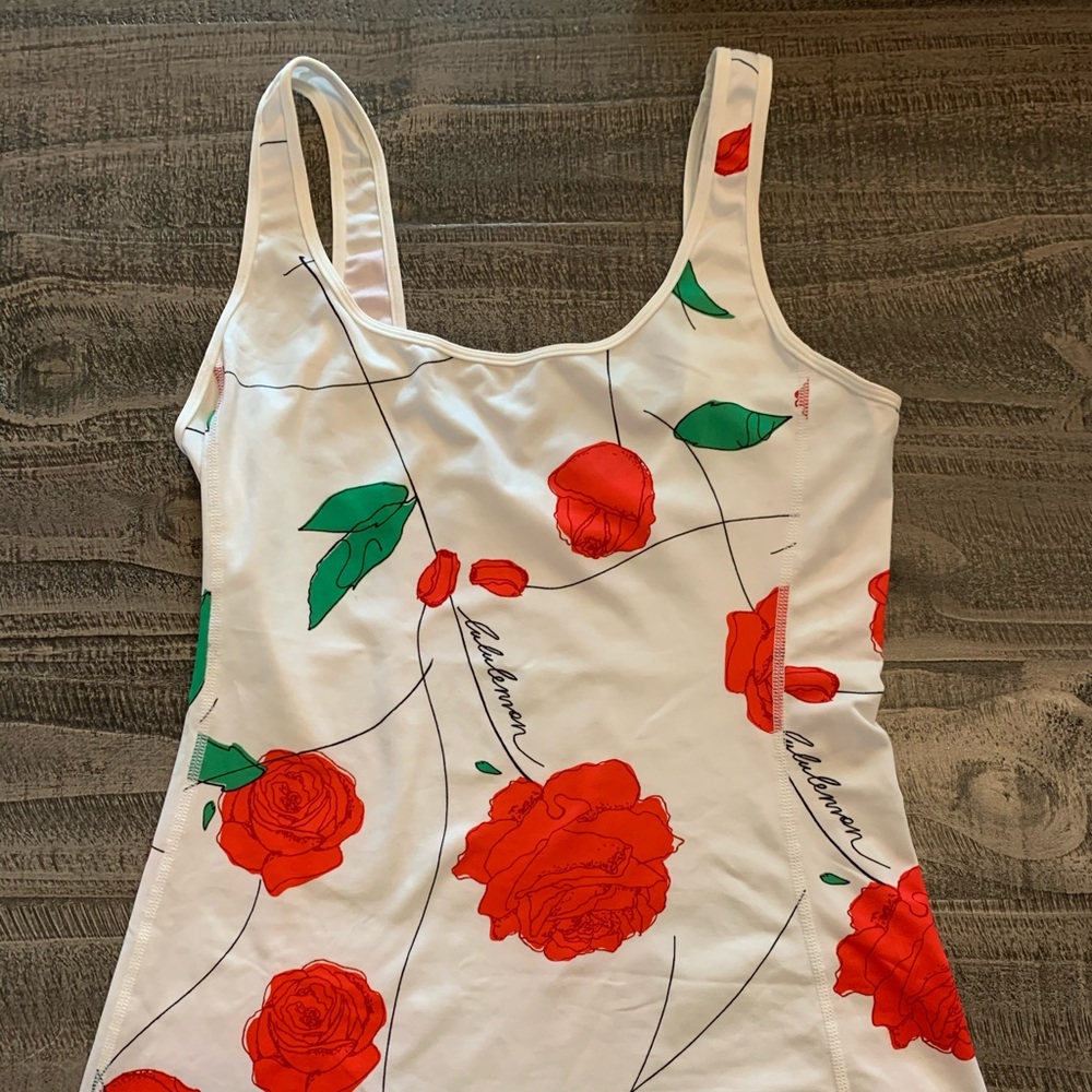 Lululemon rose floral top size 4